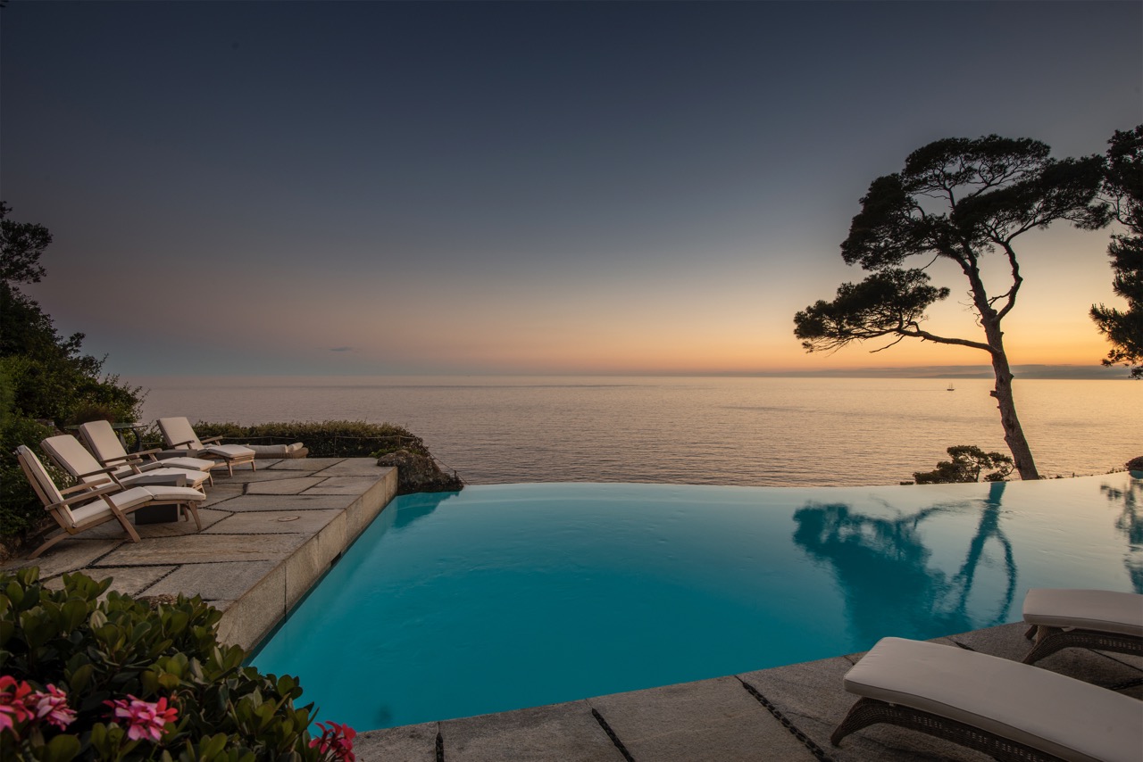 immodrone-villa-portofino-infinity-pool-tramonto
